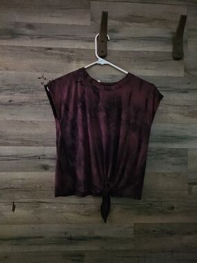Cap Sleeve Tie-Front Crop Top in Burgundy Tie-Dye Size Small